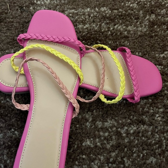 Sandals - Picture 1 of 3